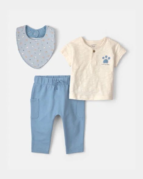 Conjunto de 3 piezas Carter's para bebé con camiseta, pantalón y babero de huellita.