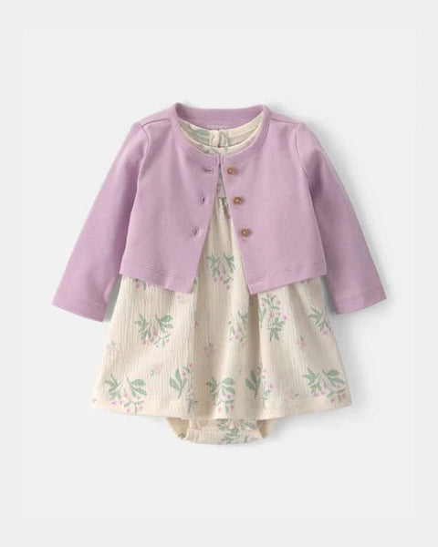 Conjunto de vestido floral y cárdigan lila para bebé niña Carter's, vista frontal completa.