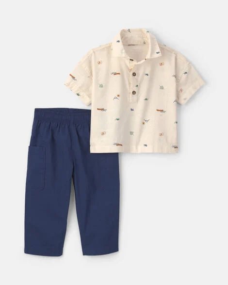 Conjunto de aventura Carter's para bebé, polo crema con estampados y pantalón azul marino.