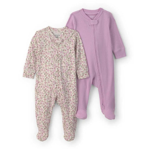 Set de 2 pijamas Carter's para bebé niña: mameluco floral rosado y lila liso con cierre frontal y piecitos.