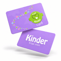 Tarjetas de regalo Club Kinder en morado con diseño de estrellas y logo verde. Ideal para mamás en