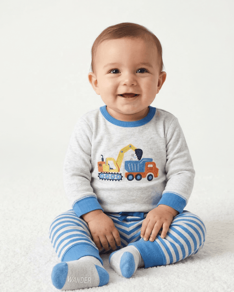 Conjunto de 3 piezas Little Me camisa manga larga pantalon knit y calcetines tractor - Kinder Guatemala - conjunto con pantalón o leggins