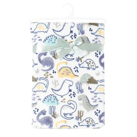 Frazada de franela Baby Elements estampado de dinosaurio blanco para niño.