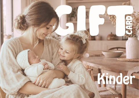 Tarjeta de regalo de Kinder con una dulce imagen de una mamá abrazando a su bebé y una niña.