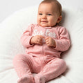Pijama Carters con pies y zipper doble via, diseño de flores Little Sister color rosado para niña - Kinder Guatemala - pijama básica