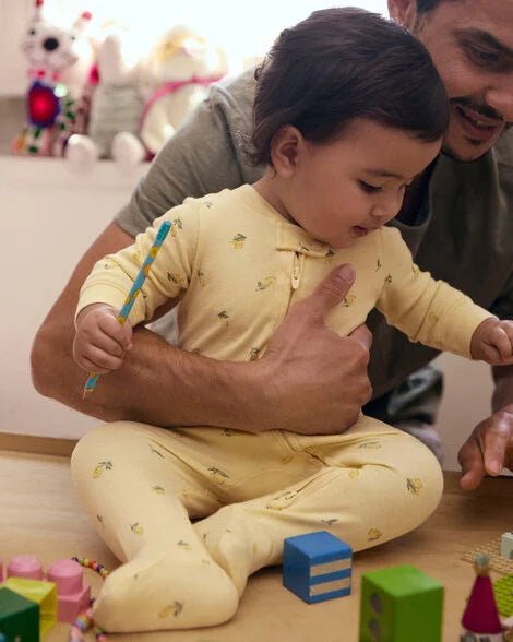 Pijama Carter's de algodón con pies estampado amarillo para niña - Kinder Guatemala - pijama de algodón