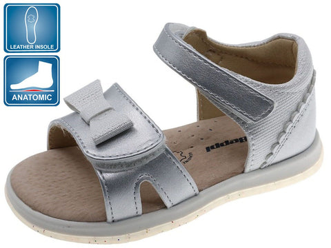 Sandalia Beppi casual con moñita para niña color plateado - Kinder Guatemala - Sandalias
