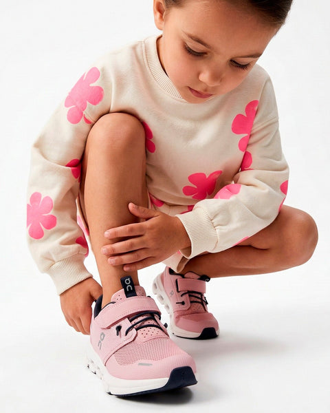 Zapatos deportivos On Cloud Play rosa ideales para uso diario. - Kinder Guatemala - Zapatos deportivos